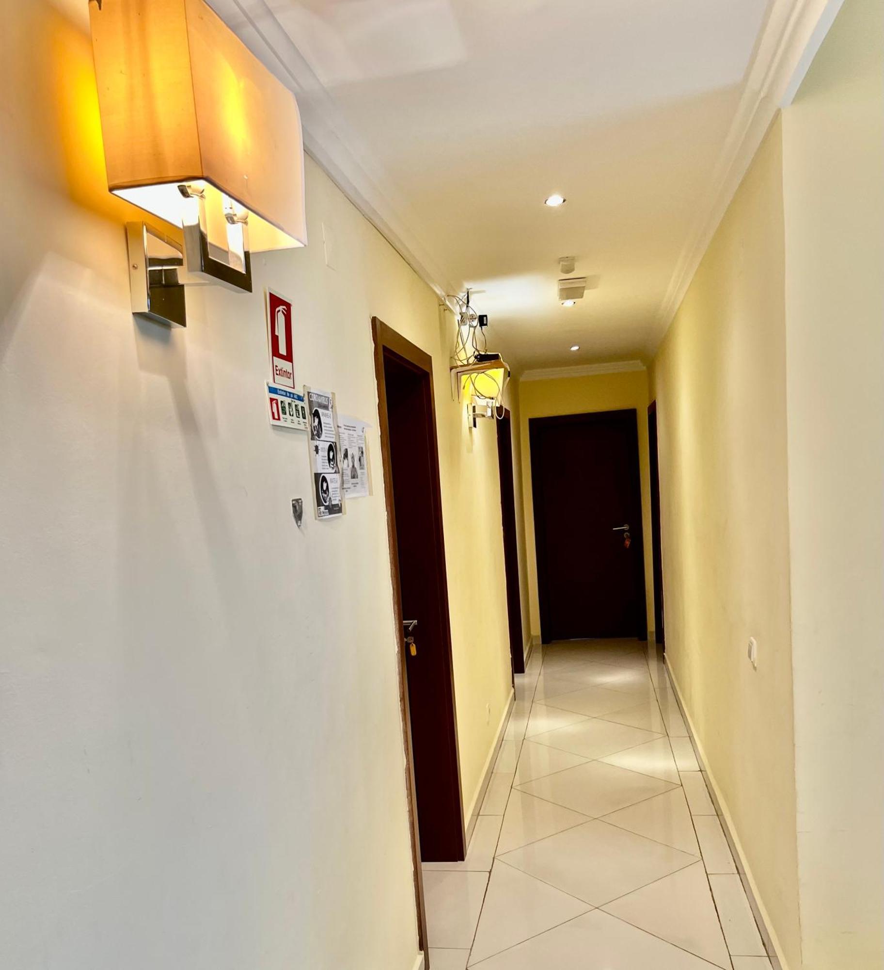 Guest House La Plaza Luanda Bagian luar foto