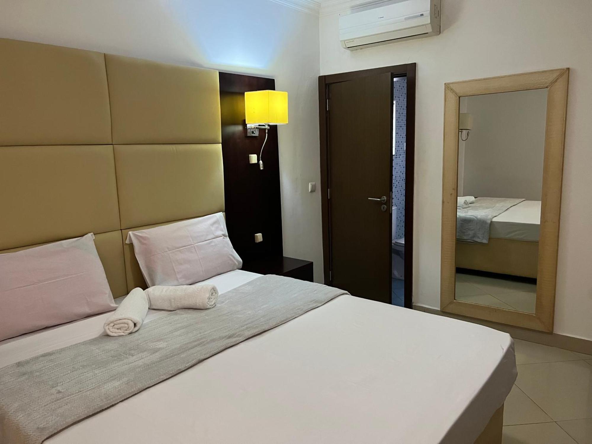 Guest House La Plaza Luanda Bagian luar foto
